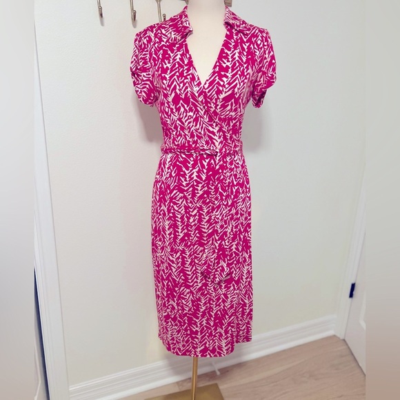 Diane Von Furstenberg Dresses & Skirts - Diane Von Furstenburg Pink White Patterned Women's Dress Small